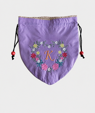 Kイニシャル花刺繍入りポーチ〈ラベンダー〉