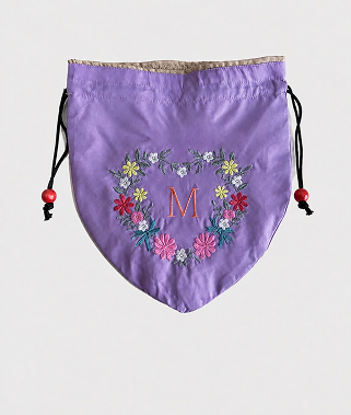 Mイニシャル花刺繍入りポーチ〈ラベンダー〉