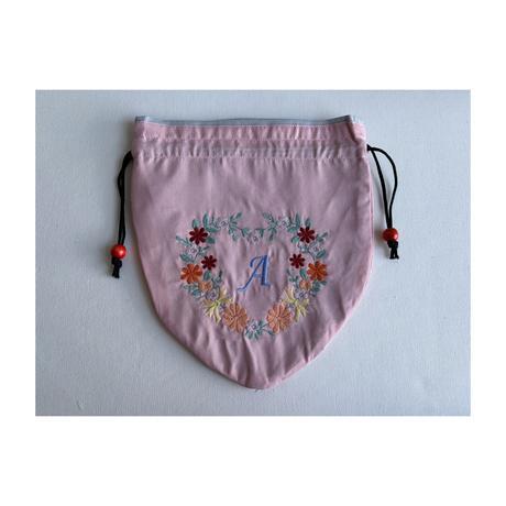 Aイニシャル花刺繍入りポーチ〈ライトピンク〉